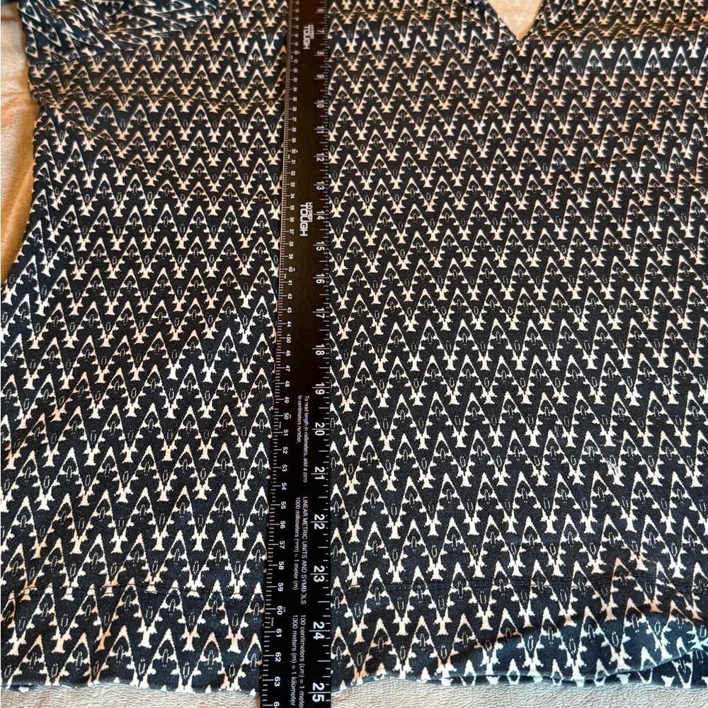 L.L. Bean Navy White Supima Cotton Patterned VNeck 3/4 sleeve Top, 1X 2 for $30 - Picture 7 of 9